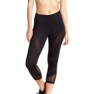 HP!💎Zella Black Capri Leggings with Mesh Panels sz S